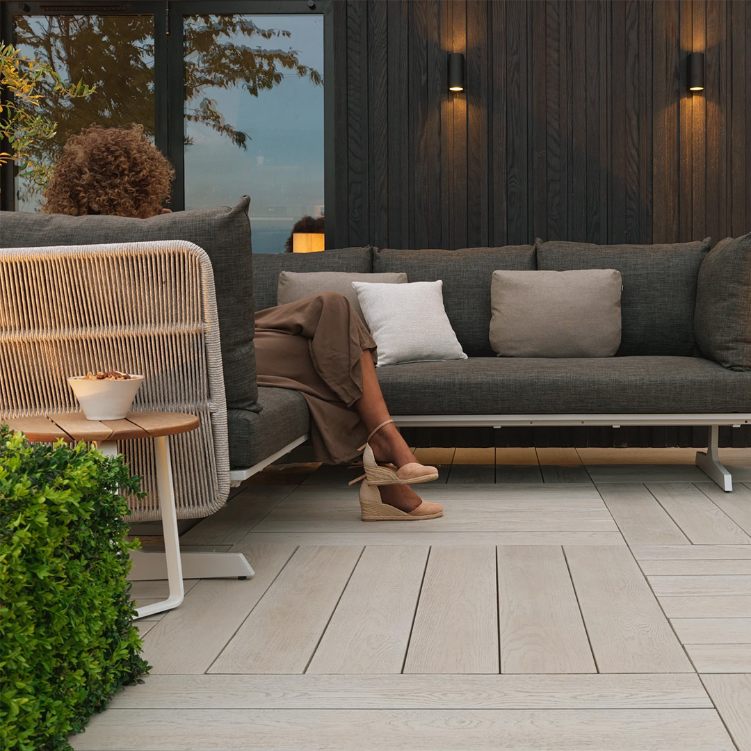 לוח חיפוי משונן מושחר